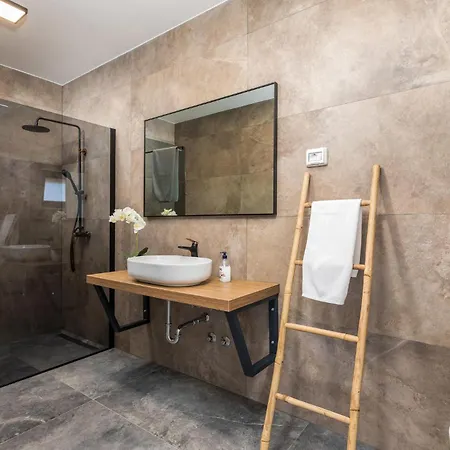 Holiday home 5 Bedroom Amazing In *