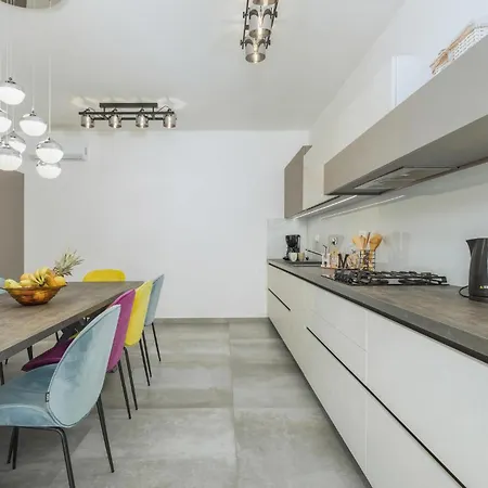 5 Bedroom Amazing In Holiday home *