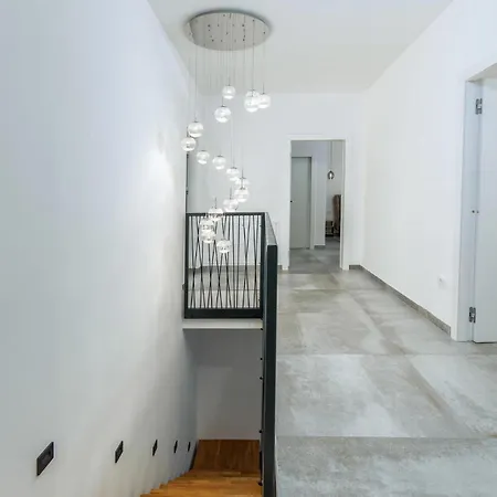 Holiday home 5 Bedroom Amazing In Galizana