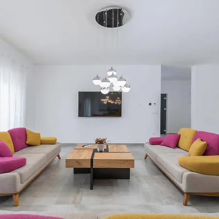 5 Bedroom Amazing In *