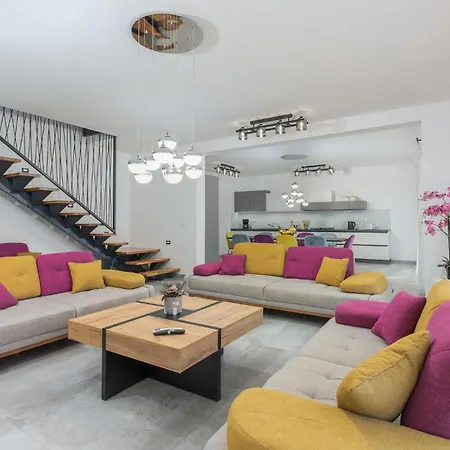 5 Bedroom Amazing In Galizana