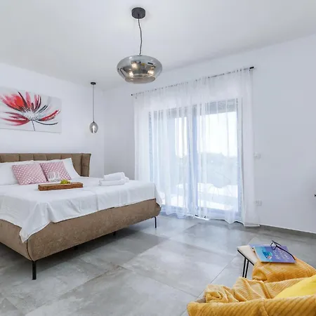 5 Bedroom Amazing In * Galizana