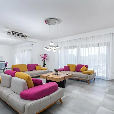 Holiday home 5 Bedroom Amazing In *