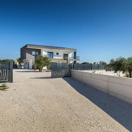 Holiday home 5 Bedroom Amazing In Galizana