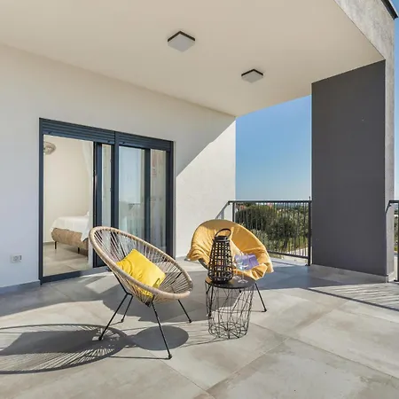 5 Bedroom Amazing In *