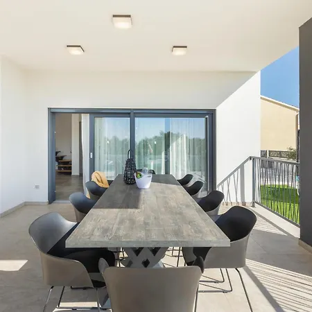 Holiday home 5 Bedroom Amazing In *