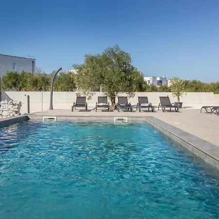 5 Bedroom Amazing In *