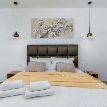 5 Bedroom Amazing In *