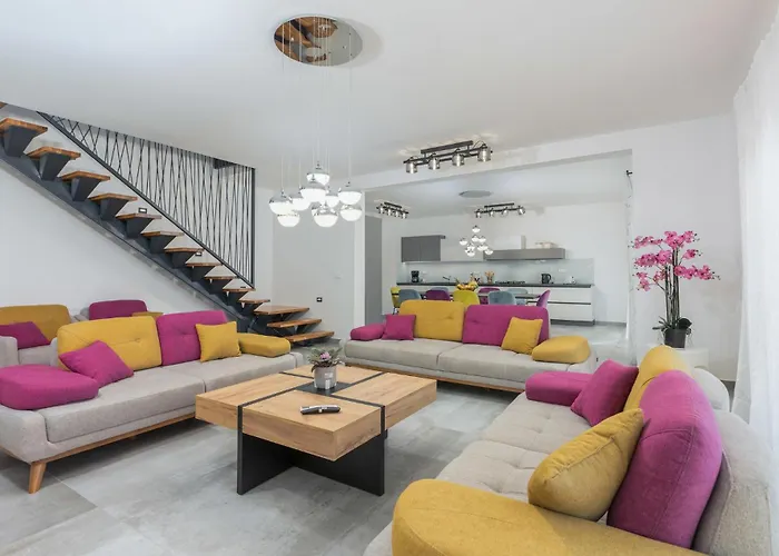 5 Bedroom Amazing In Galizana